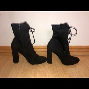 STEVE MADDEN Lace Up Boots